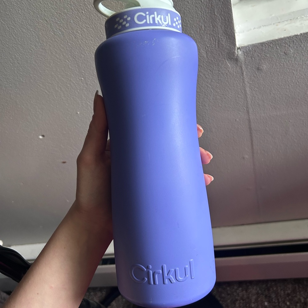 32oz Purple and pink Cirkul Water Bottles